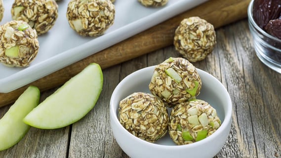 apple cinnamon energy bites