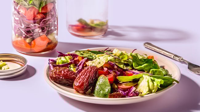Individual-Green-Salad-Jars-topped-with-Fresh-Medjool-Dates