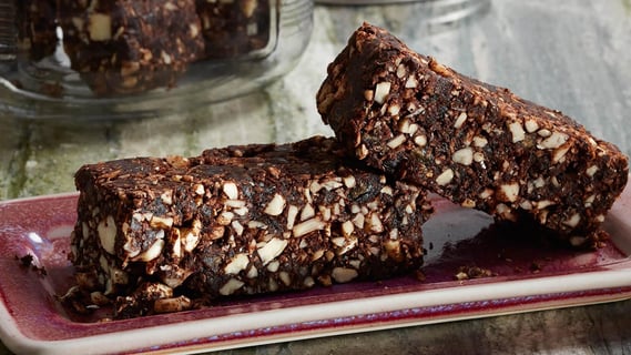 medjool date raw energy bars