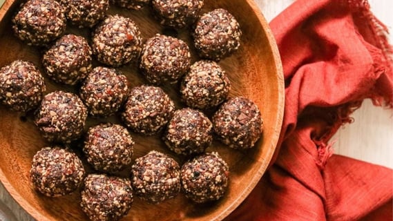 Dark Chocolate Cherry Energy Bites