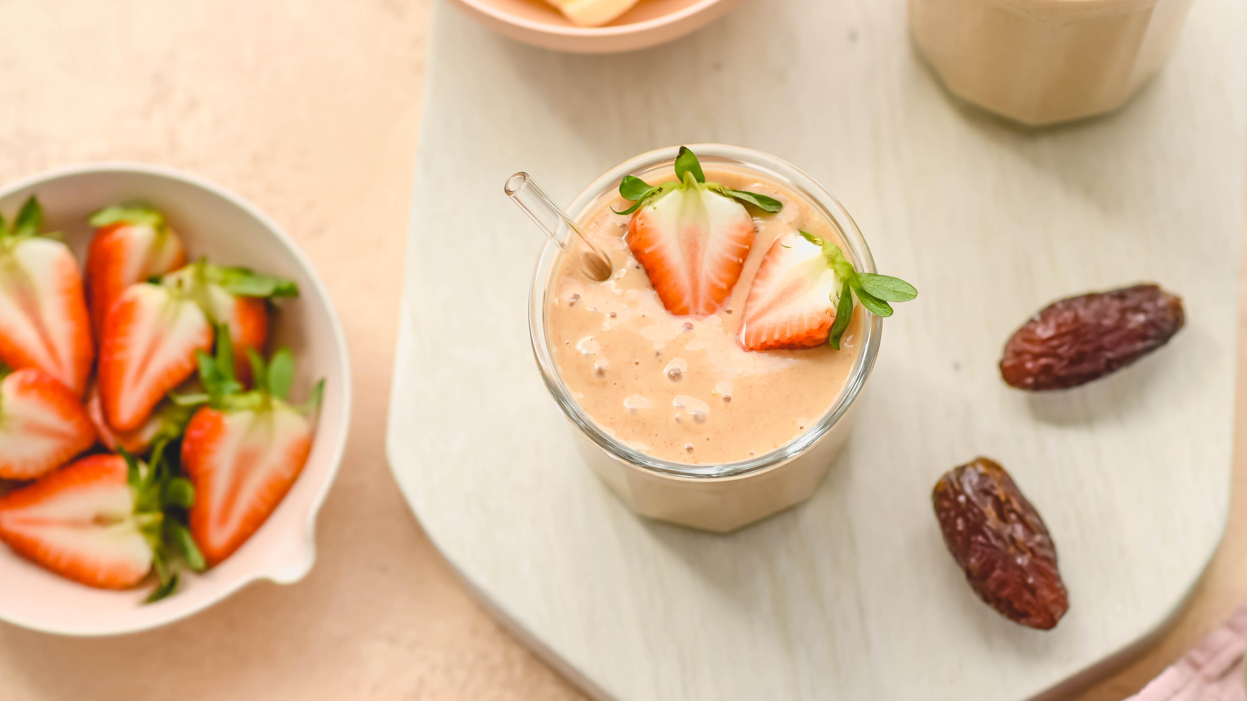 Low-Fat Strawberry Date Smoothie